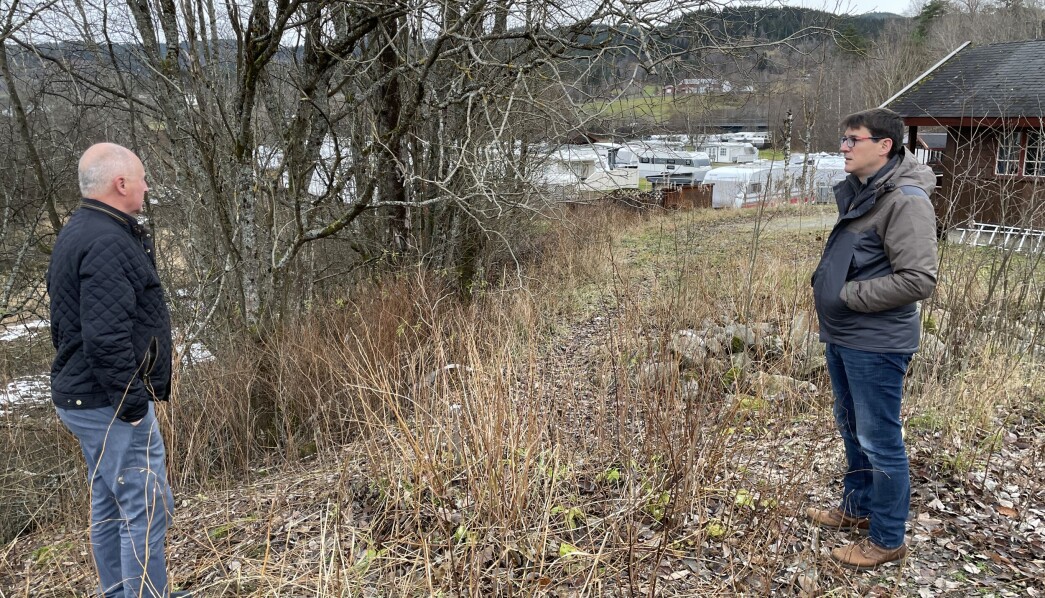Det skal også lages et nytt lyspunkt omtrent her, som en forlengelse av den eksisterende gatelysrekka på den kommunale grusveien. Det skal også lages et nytt lyspunkt omtrent her, som en forlengelse av den eksisterende gatelysrekka på den kommunale grusveien.