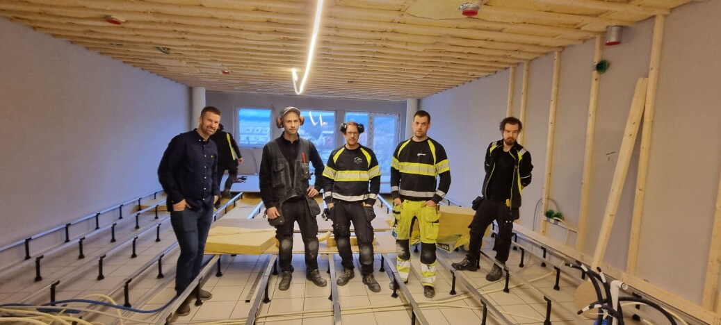 Bygger leiligheter. Fra venstre: Ola Inge Sæther, Håkon Bævre, Kristian Ellevset, Per Øyen fra Rørservice AS og Gard Rognskog Nødset Bygger leiligheter. Fra venstre: Ola Inge Sæther, Håkon Bævre, Kristian Ellevset, Per Øyen fra Rørservice AS og Gard Rognskog Nødset