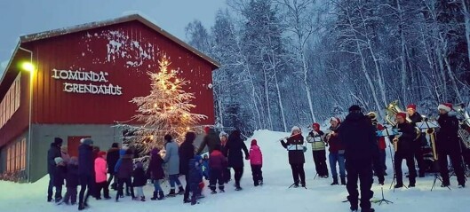 Julegrantenning ved Lomunda grendahus