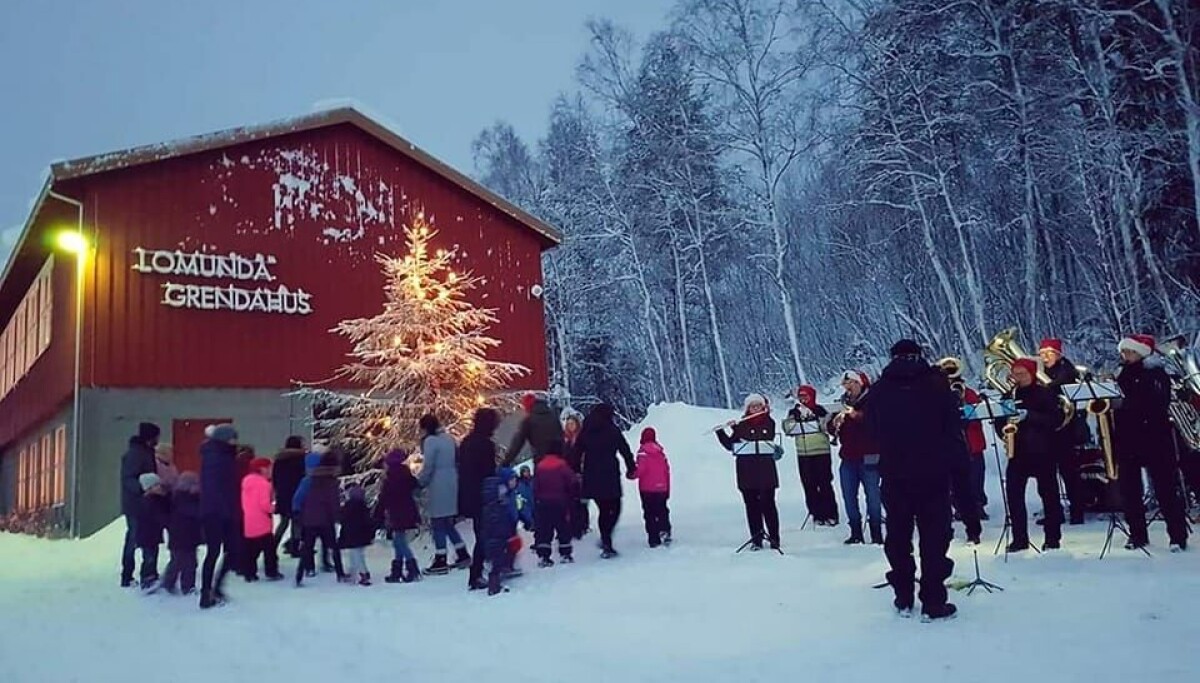 Julegrantenning Ved Lomunda Grendahus julegrantenning-ved-lomunda-grendahus
