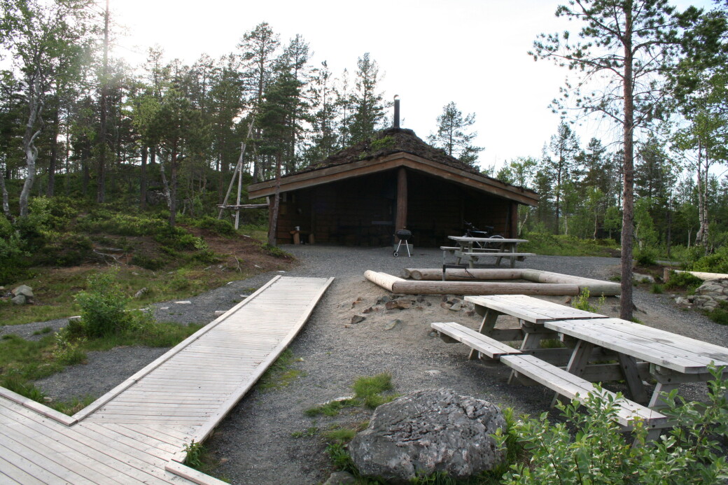 Gapahuken i Furuhaugmarka Gapahuken i Furuhaugmarka
