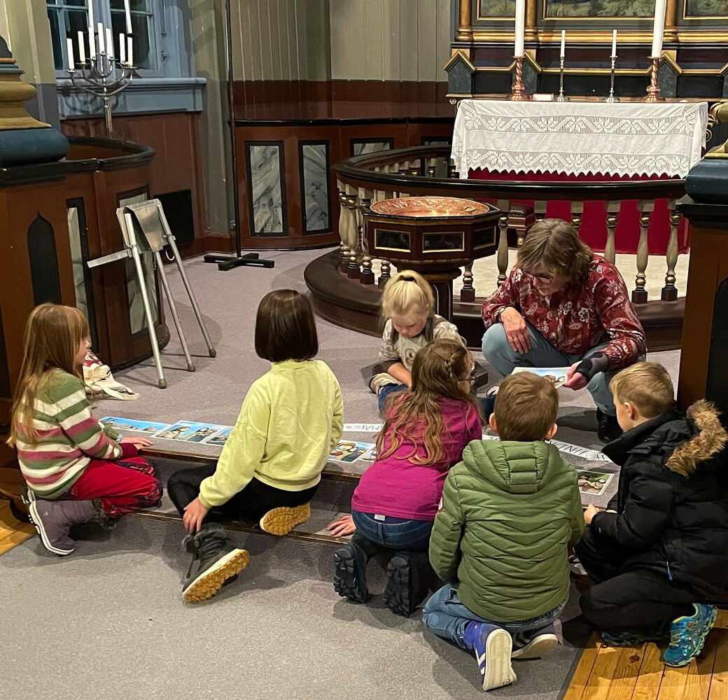 Elsa Jensvold aktiviserte dei yngste på kyrkjekvelden nyleg. Elsa Jensvold aktiviserte dei yngste på kyrkjekvelden nyleg.
