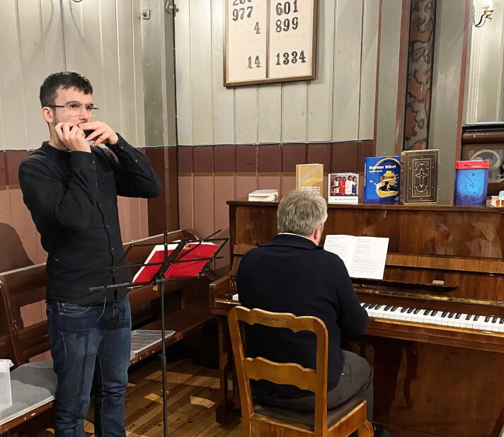 Sondre Ferstad og Ronny Kjøsen stod for musikken. Sondre Ferstad og Ronny Kjøsen stod for musikken.
