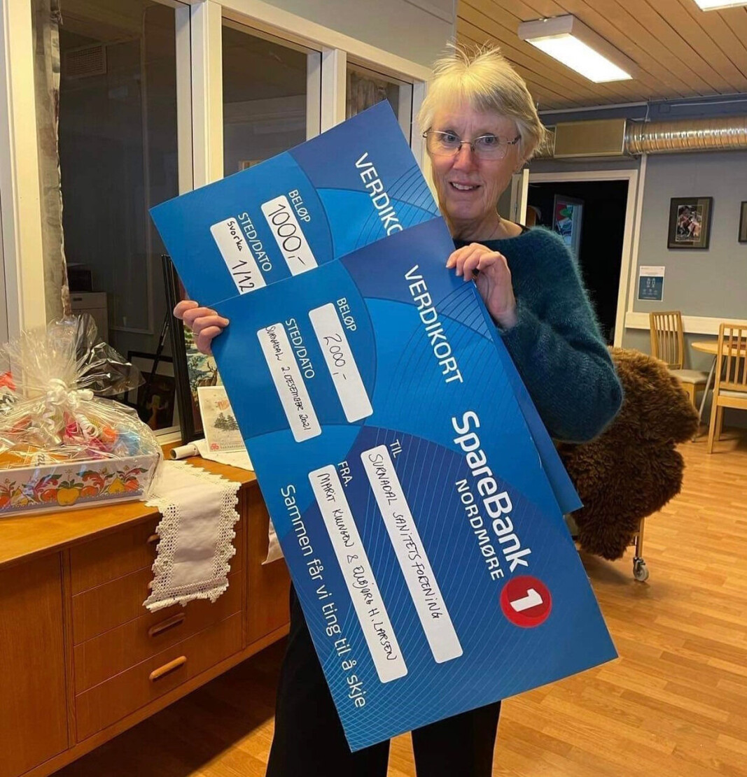 Britt May Hollås avbilda med dei øvrige sjekkane frå Ellbjørg H Larsen og Marit Klungen Britt May Hollås avbilda med dei øvrige sjekkane frå Ellbjørg H Larsen og Marit Klungen