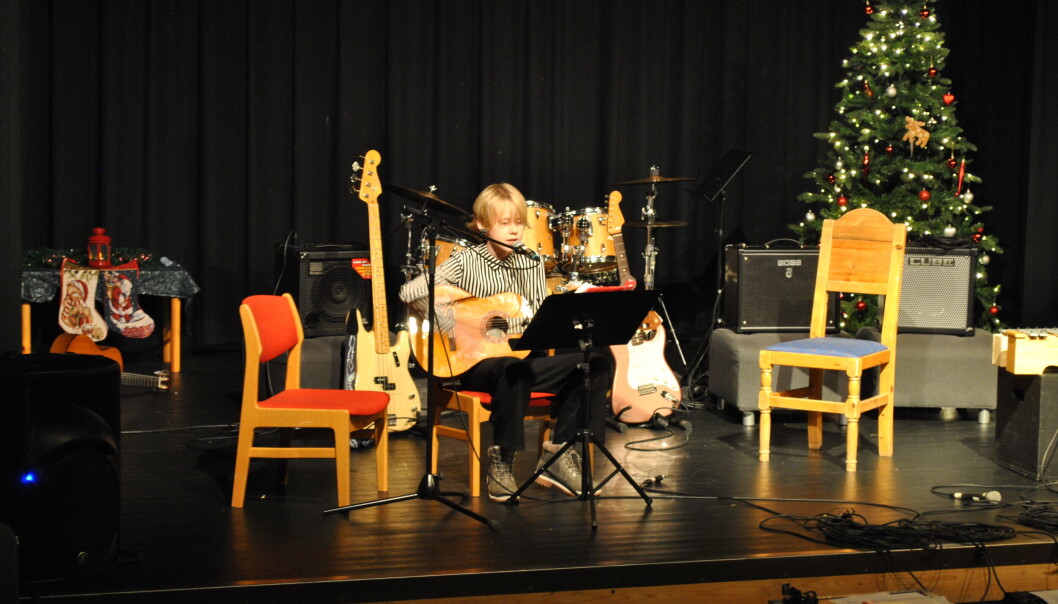 Mona sang og spilte "Party Favor". Mona sang og spilte "Party Favor".