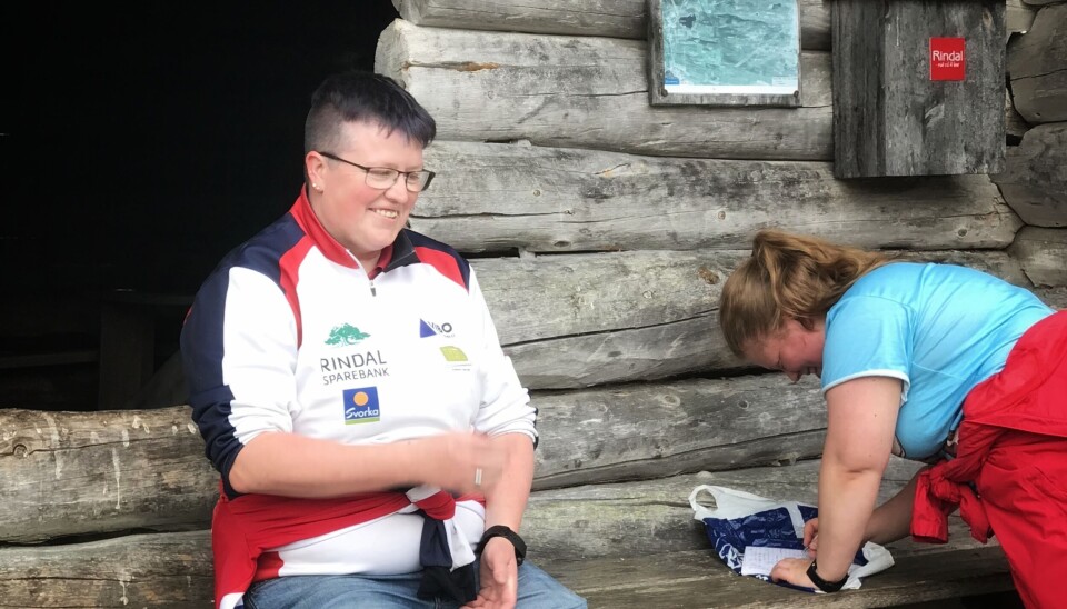 Kristine Jacobsen og Ida Kaspara Hyttebakk ved Svartvassløa. Kristine Jacobsen og Ida Kaspara Hyttebakk ved Svartvassløa.
