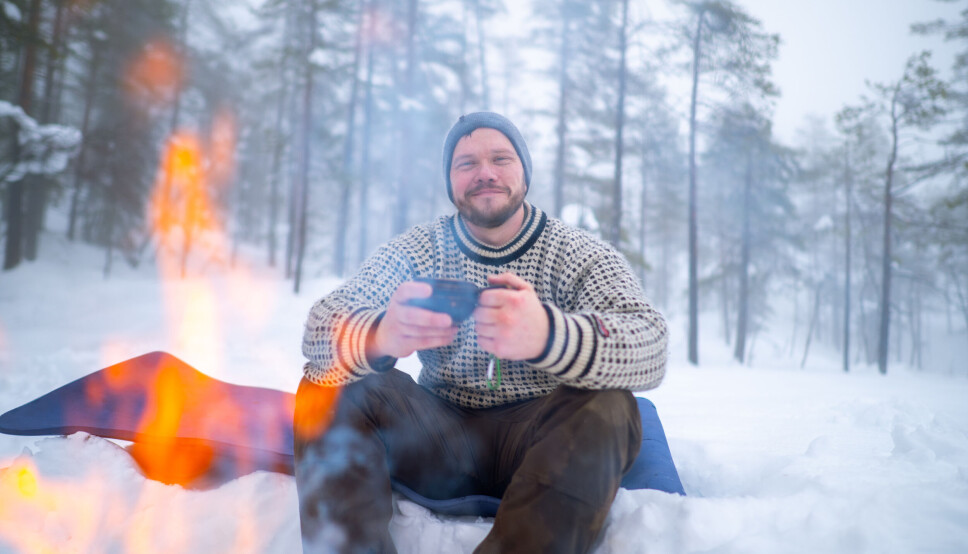 FINN JULEGLEDEN UTE: En kopp kaffe eller gløgg med lyden av bålet som gnitrer i bakgrunnen. Finnes det noe koseligere?
