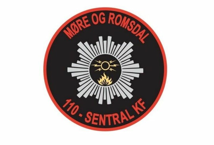 Logoen til Møre og Romsdal 110-sentral. Et symbol i midten som illustrerer flammer.