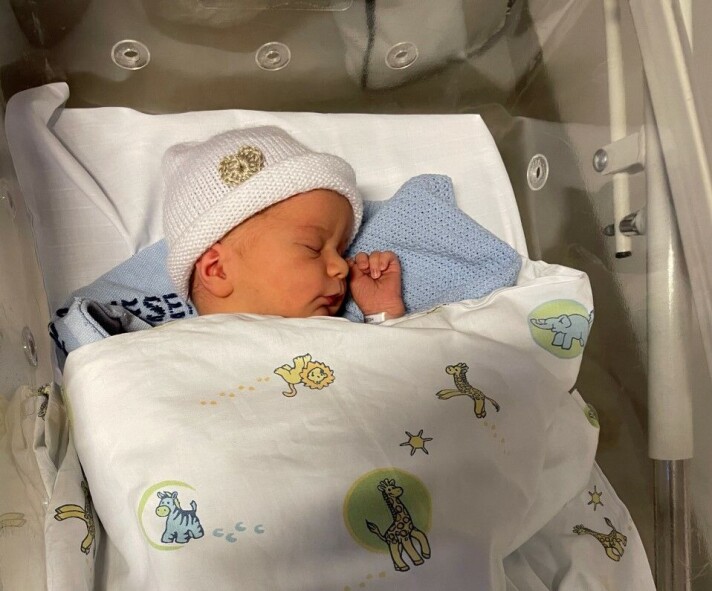 Emil ble født på nyttårsaften, og er dermed den yngste av alle som er født i Surnadal i 2021. Stolte foreldre er Marlene og Erlend Lund. Emil ble født på nyttårsaften, og er dermed den yngste av alle som er født i Surnadal i 2021. Stolte foreldre er Marlene og Erlend Lund.