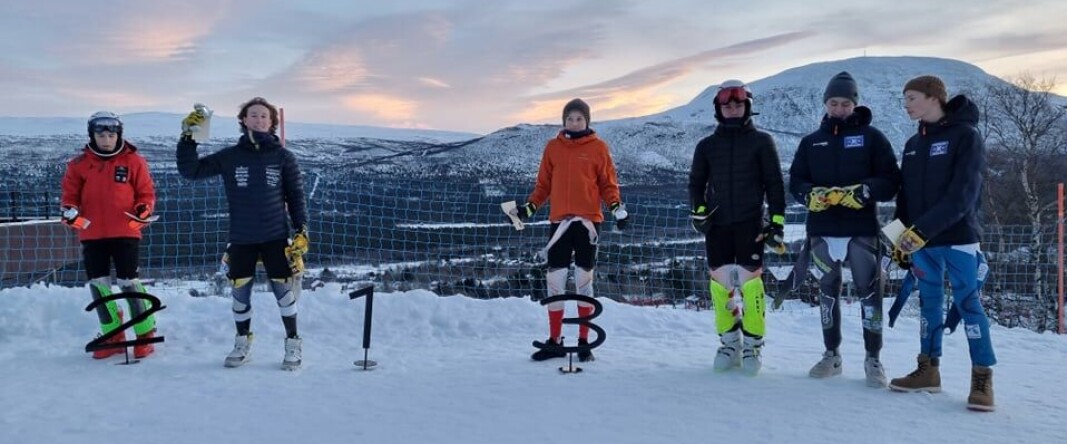 Premieutdeling i slalåm for G16. Jarand Husby Haugen nr. 3 og Håkon Hoem nr. 4. Premieutdeling i slalåm for G16. Jarand Husby Haugen nr. 3 og Håkon Hoem nr. 4.