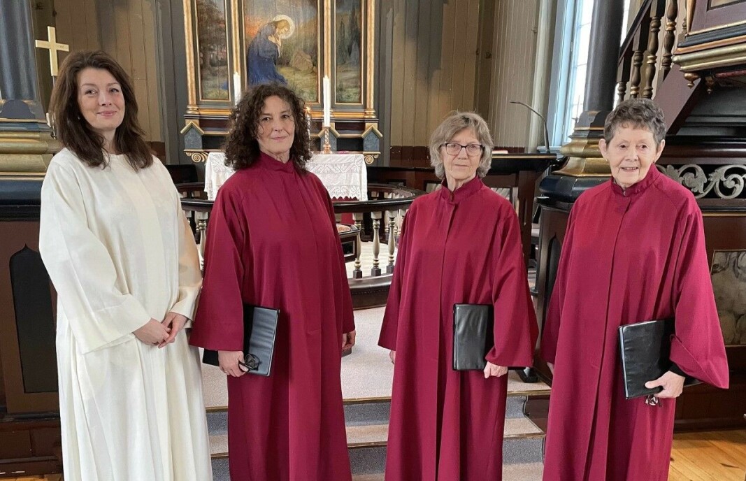 Korgruppa frå Prosjekt 17: Frå venstre Nora Bøe (også klokkar-vikar for dagen), Borghild Betten Talgø, Kari Sæther og Inger Garthe. Korgruppa frå Prosjekt 17: Frå venstre Nora Bøe (også klokkar-vikar for dagen), Borghild Betten Talgø, Kari Sæther og Inger Garthe.