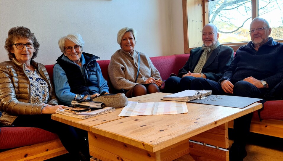Styret i Indre Nordmøre Senioruniversitet, f.v. Kjellaug Foseide, Marie Drøivoldsmo, Grethe Bøe Snoen, Rolf Arne Berg og Einar Oterholm (ledar).