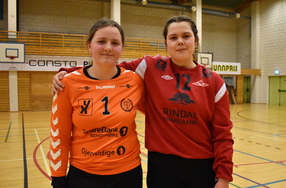 Emilie Holsbøvåg (Surnadal) OG Nathalie Nilssen Nordlund (Rindal) var banens beste spillere