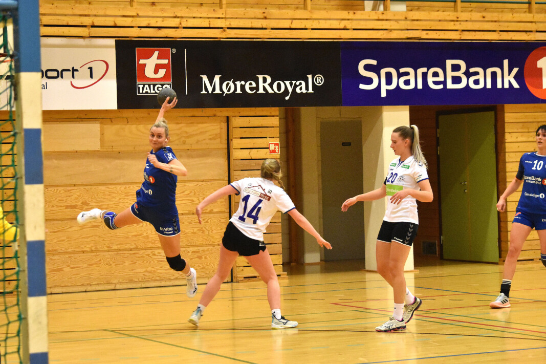 Beate Holten scorer mål i hjemmekampen mot Ålen tidligere i sesongen Beate Holten scorer mål i hjemmekampen mot Ålen tidligere i sesongen