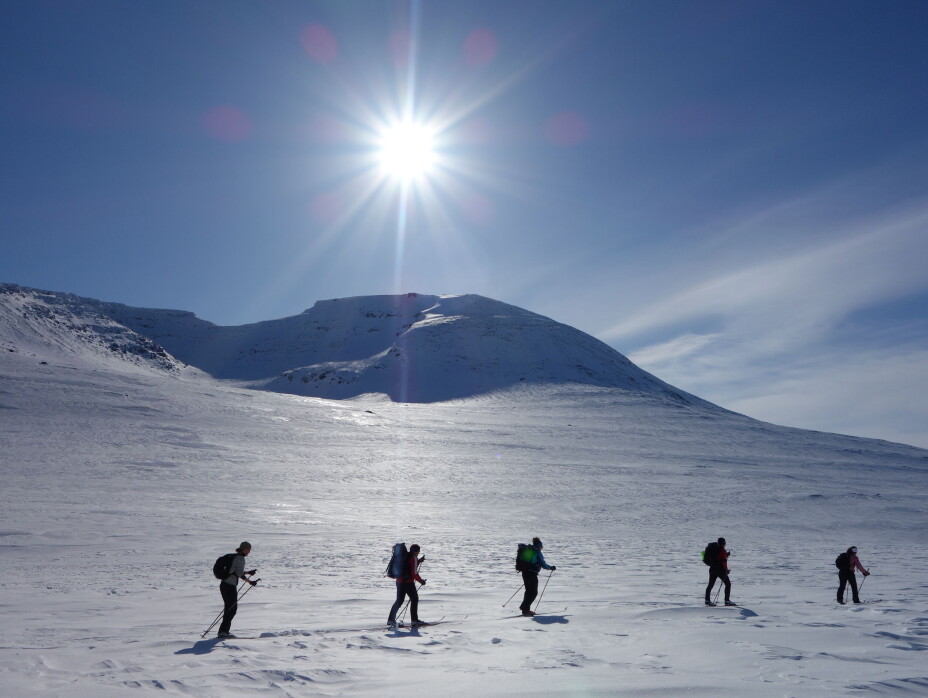 Skitur i Trollheimen, Trollhøtta i bakgrunnen.