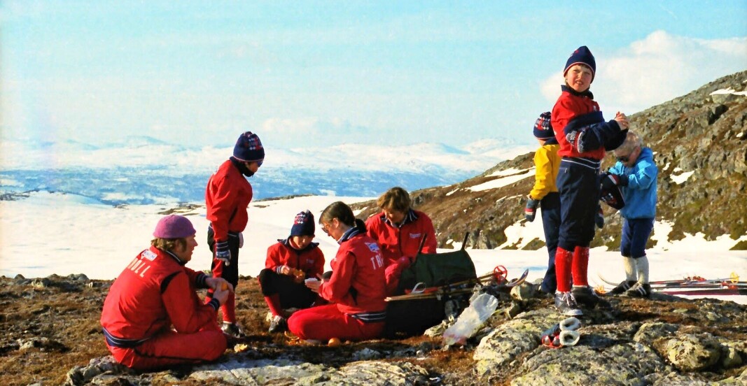 Pause på turens høyeste punkt, rett nedafor toppen på Gaddfjellet. Her forandrer utsikta seg og vi kan se mot Rindalen. Pause på turens høyeste punkt, rett nedafor toppen på Gaddfjellet. Her forandrer utsikta seg og vi kan se mot Rindalen.