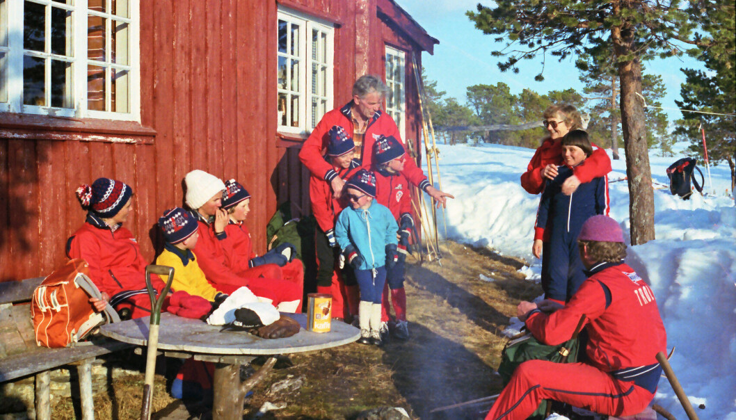 Etter turen på over 20 kilometer, var det godt å komme fra til hytta Jobo. Der ventet besteforeldrene til fire av barna, Halvdan og Gjertrud Solvik. Etter turen på over 20 kilometer, var det godt å komme fra til hytta Jobo. Der ventet besteforeldrene til fire av barna, Halvdan og Gjertrud Solvik.