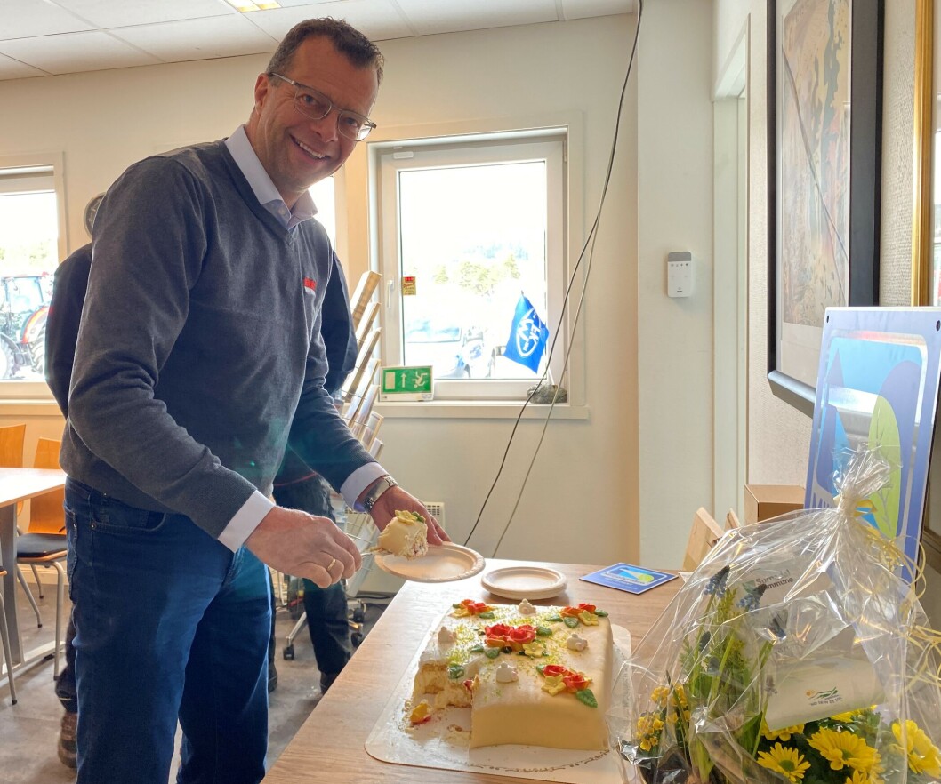 Kommunen spanderte kake. Kommunen spanderte kake.