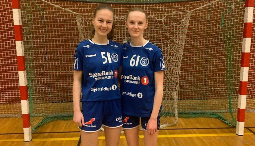 16-åringene Synne Kvendset Fiske og Hedda Forslund spilte sin første seniorkamp