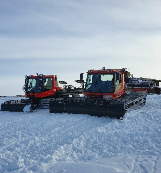 Toppmøte mellom maskinene til Rørvatnet Vel og Dalguten på Garbergfjellet. Toppmøte mellom maskinene til Rørvatnet Vel og Dalguten på Garbergfjellet.