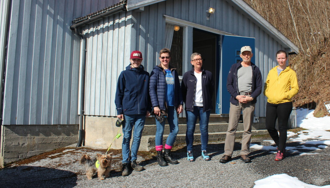(F.v) Åsmund Humberset, leder i fiskeutvalget Linda Humberset, Turid Sættem Eggen, Arne Gujord og kasserer Tonje Fuglås Kvendbø.