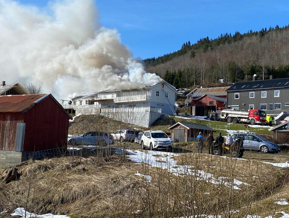 Bolighus og garasje totalskadet i brann på Glærum