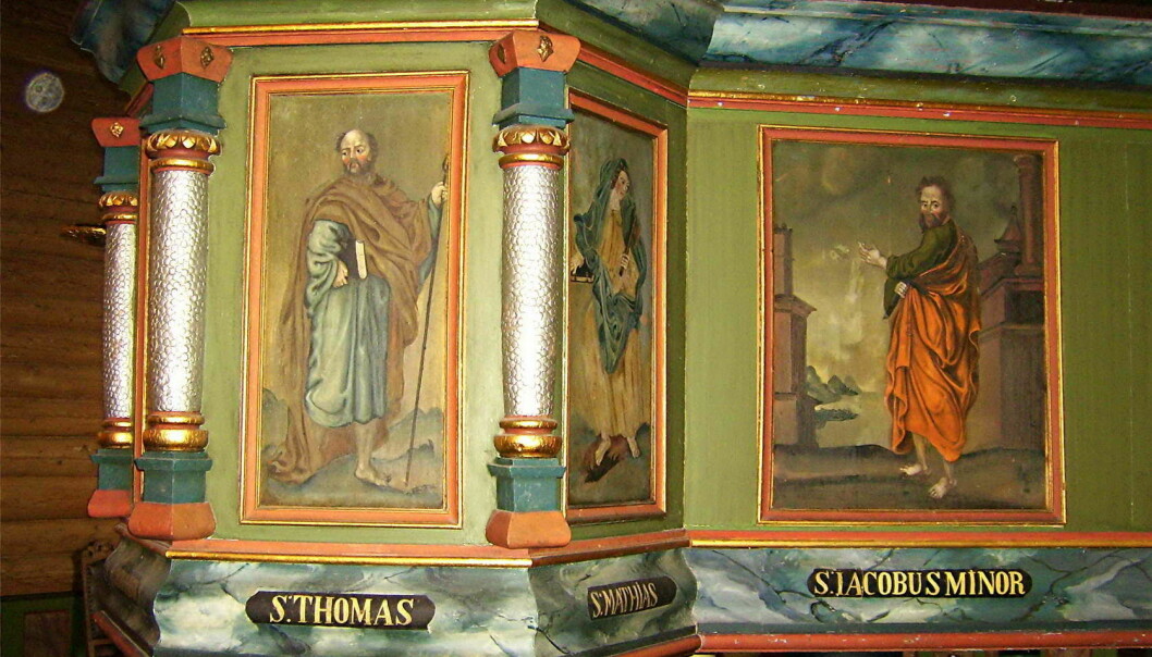 Litt av preikestolgalleriet som Kolset måla i Dolstad-kyrkja i Mosjøen.