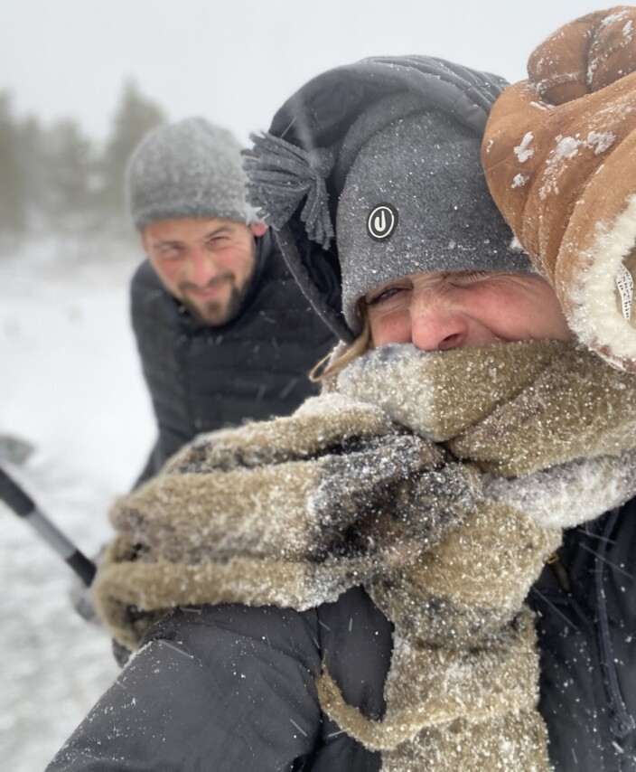 I all slags vær og vind har de to vært ute på forskningsoppdrag, I all slags vær og vind har de to vært ute på forskningsoppdrag,