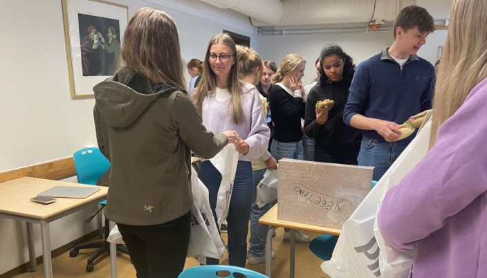 Elevene fikk utdelt "goodie-bags" av Pipelife, samt baguetter til lunsj. Elevene fikk utdelt "goodie-bags" av Pipelife, samt baguetter til lunsj.