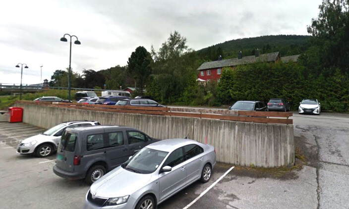 Bellebu er det røde huset i Skeikrysset. Inngangen er ved parkeringsplassen på øversida av Coop Extra. Bellebu er det røde huset i Skeikrysset. Inngangen er ved parkeringsplassen på øversida av Coop Extra.
