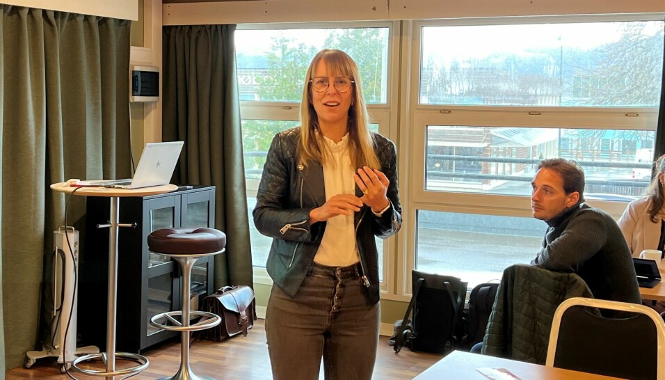 Emma Østerbø oppfordret til lokal kompetanseutveksling. Like bak sitter Matias Irgens fra SINTEF