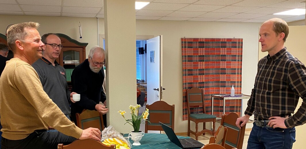 Flere av kommunestyrepolitikerne hadde spørsmål til Moholdt angående prissikring på konsesjonskraft. Flere av kommunestyrepolitikerne hadde spørsmål til Moholdt angående prissikring på konsesjonskraft.