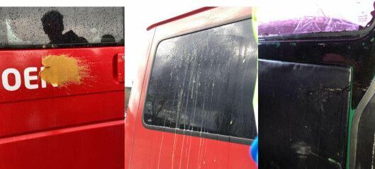 Vannballonger og egg blir kastet mot russebilene - Politiet henstiller til foreldre om å ta en prat med barna
