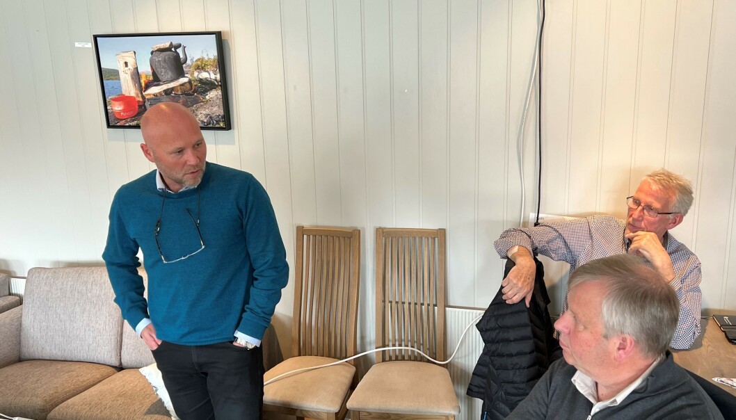 Daglig leder i Surnadal Transport, Atle Norli, presenterte selskapet og deres behov for "veiminister Grøntvedt. Daglig leder i Surnadal Transport, Atle Norli, presenterte selskapet og deres behov for "veiminister Grøntvedt.