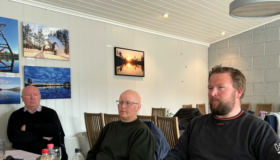 Steinar Aspli og Bettina Røen Helgetun lyttet til Ola Inge Svinsås som fortalte om RBL sine utfordringer langs veien.
