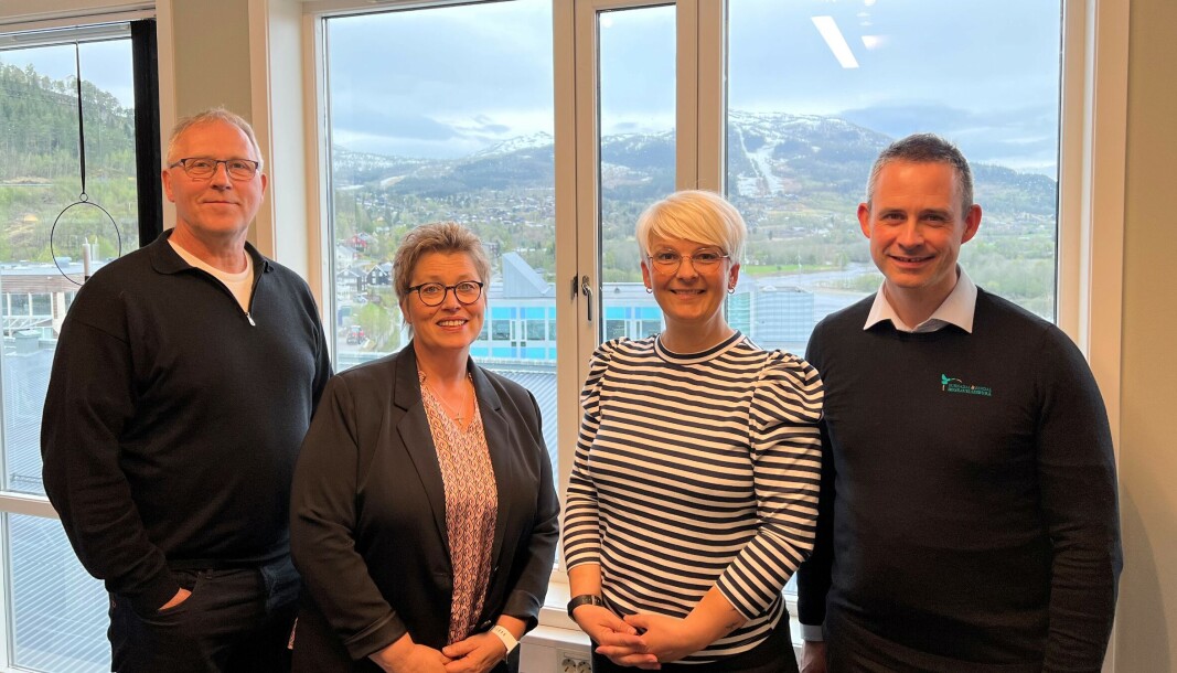 Gravferdskonsulentene i Surnadal og Rindal Begravelsesbyrå har nå flyttet inn i nye kontorlokaler på Landbrukshuset på Skei i Surnadal. Fra venstre: Palmer Vikan, Gunn Rita Gjersvold, Toril Moe og Bjørn Vevang. Gravferdskonsulentene i Surnadal og Rindal Begravelsesbyrå har nå flyttet inn i nye kontorlokaler på Landbrukshuset på Skei i Surnadal. Fra venstre: Palmer Vikan, Gunn Rita Gjersvold, Toril Moe og Bjørn Vevang.