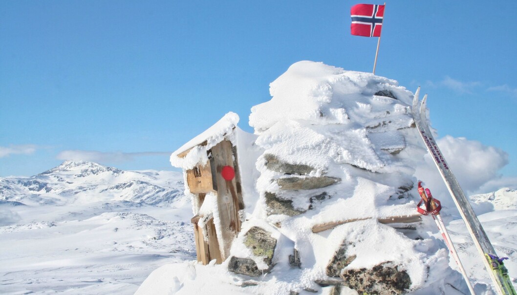 Det er mange som bruker rød-dagene i mai med godvær til topptur. Her fra Ura med Snota i bakgrunnen. Det er mange som bruker rød-dagene i mai med godvær til topptur. Her fra Ura med Snota i bakgrunnen.