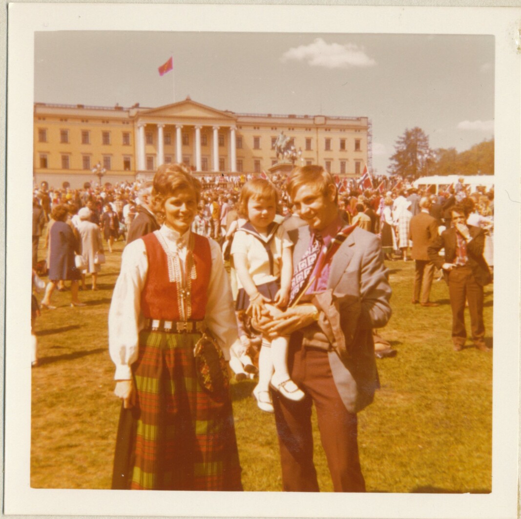 Undertegnede med foreldre foran slottet 17. mai 1972. Undertegnede med foreldre foran slottet 17. mai 1972.