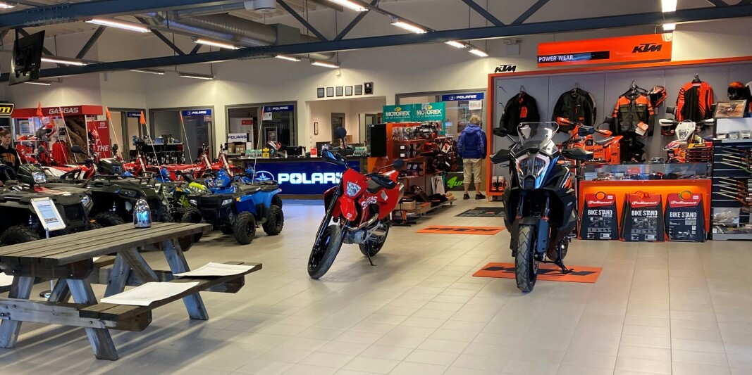 God plass i butikken, og kaffen står klar. God plass i butikken, og kaffen står klar.