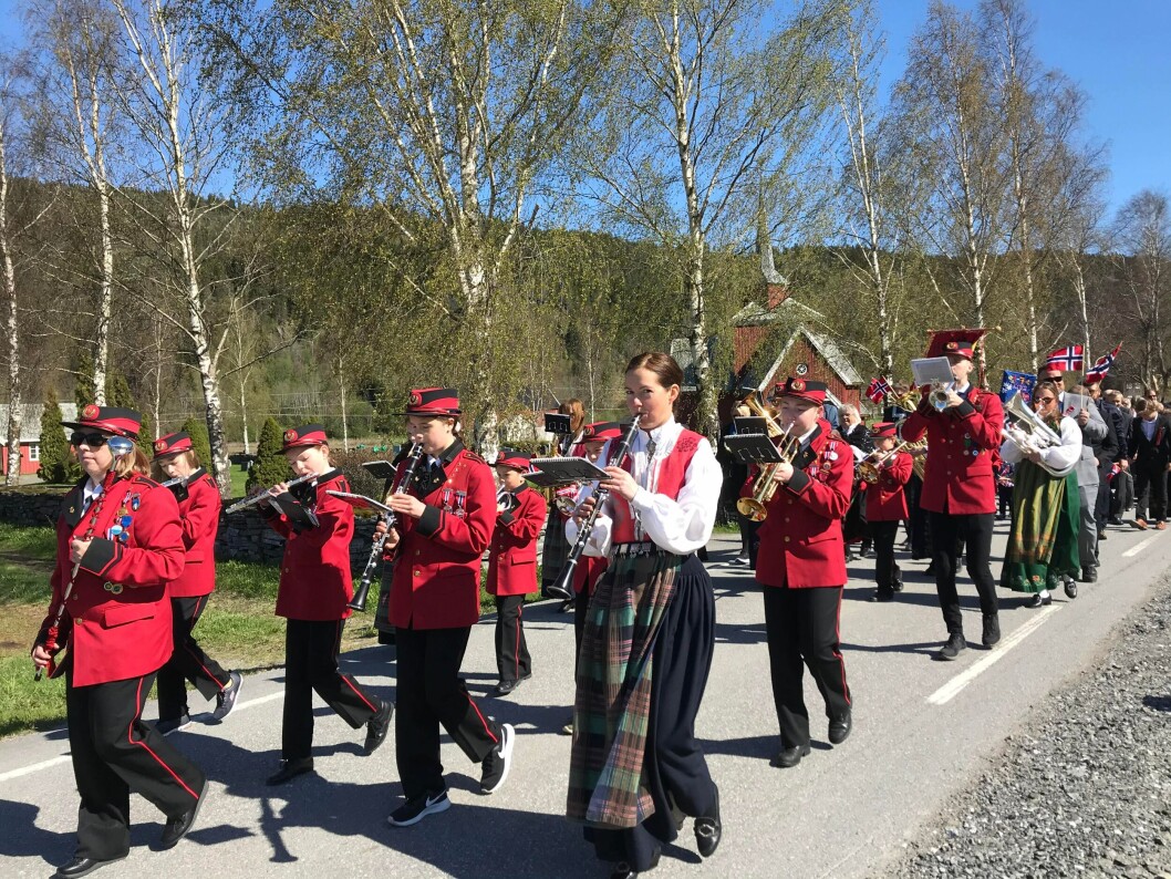 Dirigent Nora Sissel Gulbrandsen Holten og Mo skulekorps Dirigent Nora Sissel Gulbrandsen Holten og Mo skulekorps