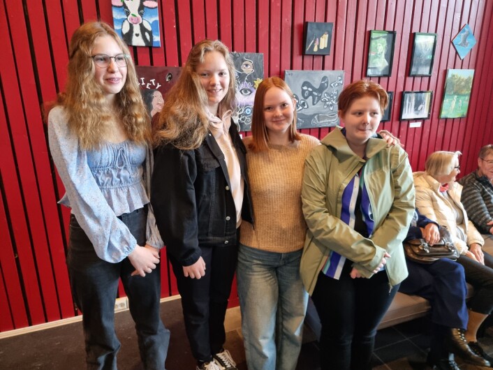 Unge talenter. Fra venstre Elisa Brunke, Anne Marta Dannevig, Kirsten Marie Nordvik og Synnøve Nordvik. Solvår Berg var ikke til stede da bildet ble tatt. Unge talenter. Fra venstre Elisa Brunke, Anne Marta Dannevig, Kirsten Marie Nordvik og Synnøve Nordvik. Solvår Berg var ikke til stede da bildet ble tatt.