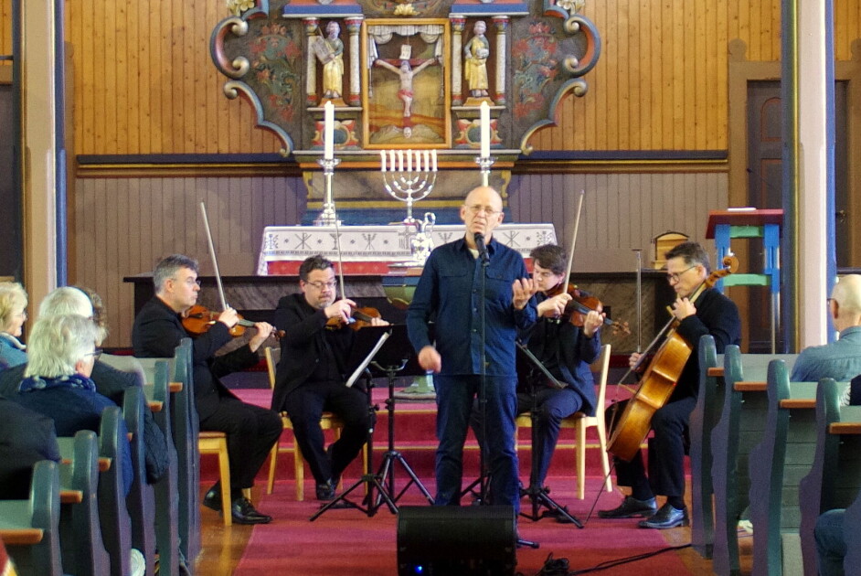 Skjemt og alvor i Stangvikkjerka