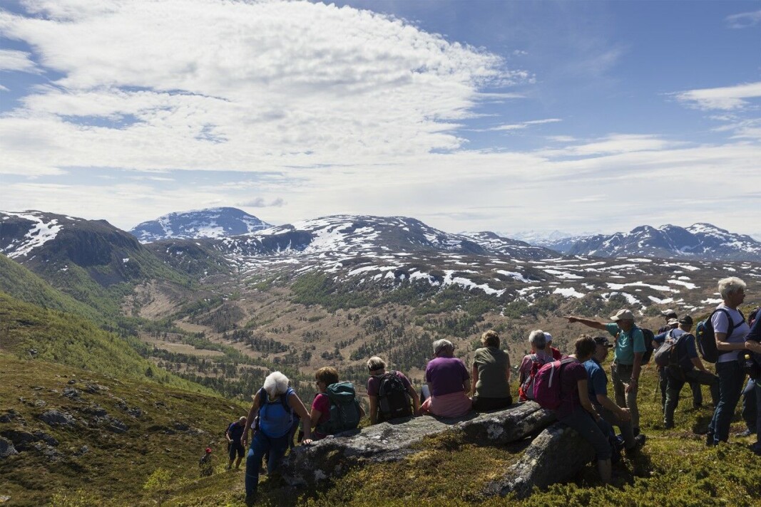 Ser mot Hjelmen og Blåfjellet. Ser mot Hjelmen og Blåfjellet.