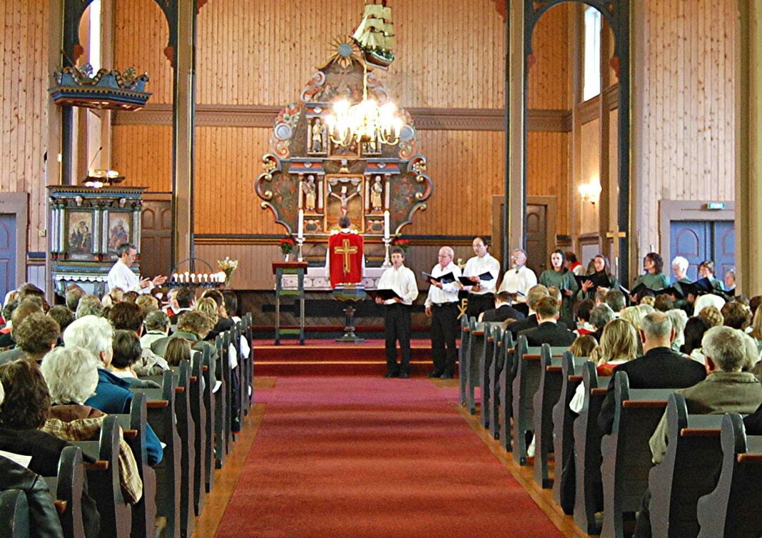 Frå ei tidlegare pinsegudsteneste i Stangvik-kyrkja. Frå ei tidlegare pinsegudsteneste i Stangvik-kyrkja.