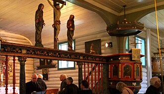 Kordøra i Halsa kyrkje. Kordøra i Halsa kyrkje.