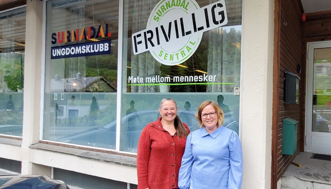 Annett Ranes fra Hjemmetjenesten og Hilde Staveli Solli ved Surnadal Frivilligsentral er klare med den frivillige ledsagertjenesten. Annett Ranes fra Hjemmetjenesten og Hilde Staveli Solli ved Surnadal Frivilligsentral er klare med den frivillige ledsagertjenesten.