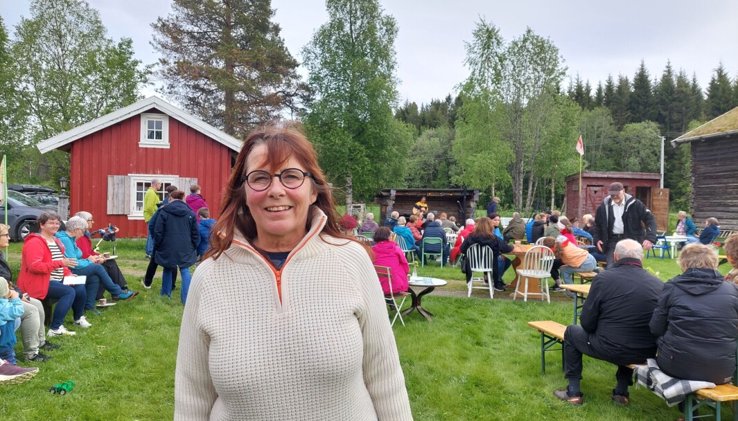 Marit Landsem inviterte til sommeråpning av Brukt og Bakels på Landsemholten. Marit Landsem inviterte til sommeråpning av Brukt og Bakels på Landsemholten.