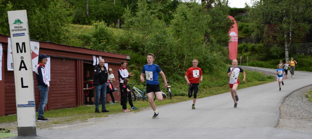 De yngste løp 1 km, og det ble ikke stor spredning i feltet før de kom i mål. Lars Håkon Halle (Surnadal IL), G14, Odin Olsson Selnes (Lensvik IL), G14, Anna Børset (Rindal IL), J12, og Per Emil Røen (Surnadal IL), G11.
