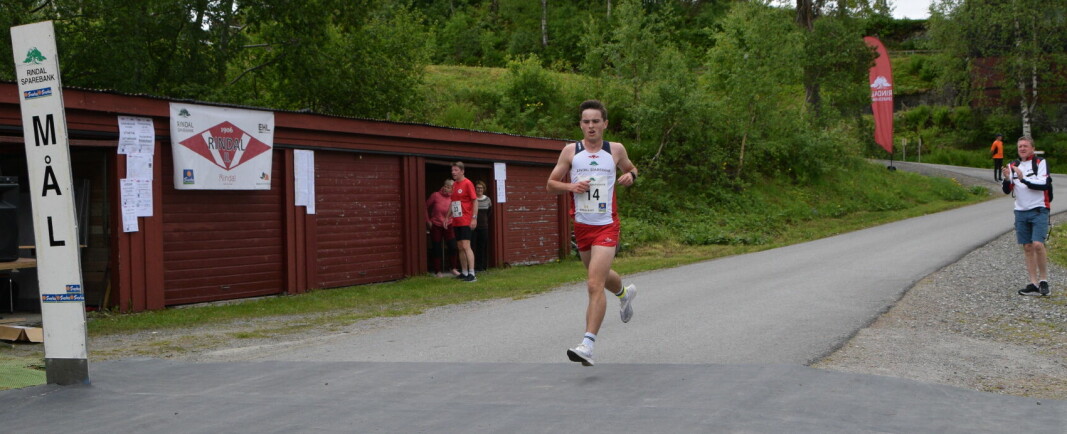 Erik Kårvatn først over målstreken, og vinner i klassen menn 21 - 39 år.
