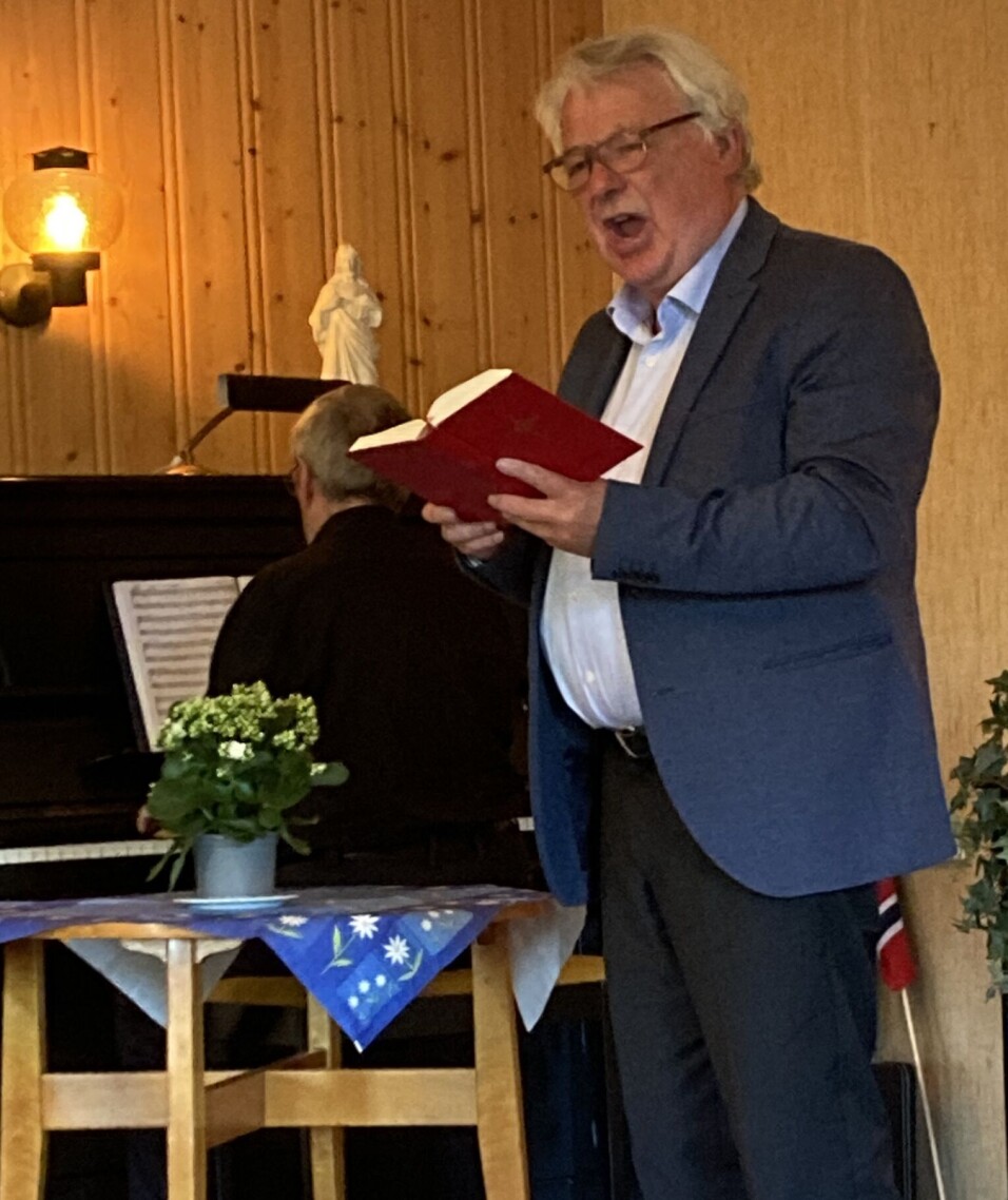 Svein Volle gleda oss med solosong. Svein Volle gleda oss med solosong.